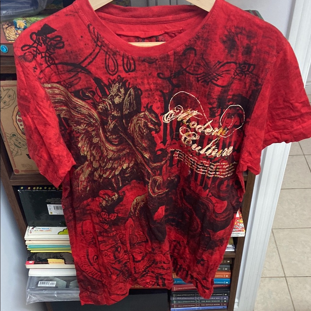 Y2K Modern Culture Red Graphic T-Shirt with Gold Accents